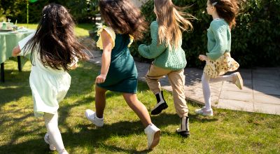 i-bambini-si-divertono-alla-festa-tema-giungla